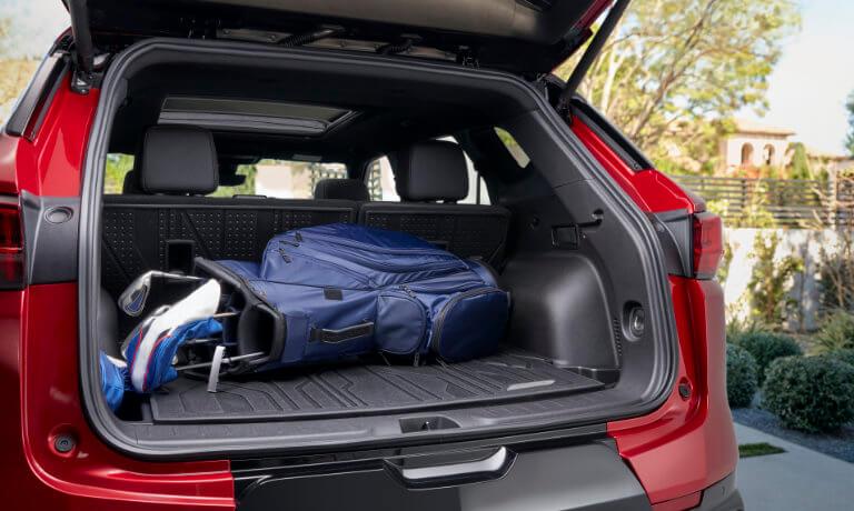 The trunk space of the 2024 Chevy Blazer carrying a set of golf clubs