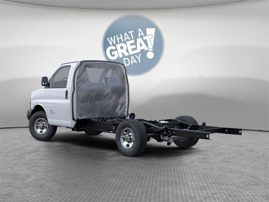 2025 Chevrolet Express Cutaway 3500 1WT