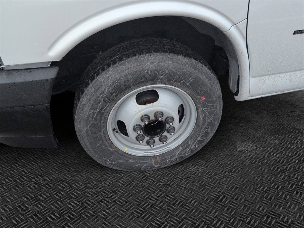 2025 Chevrolet Express Cutaway 3500 1WT