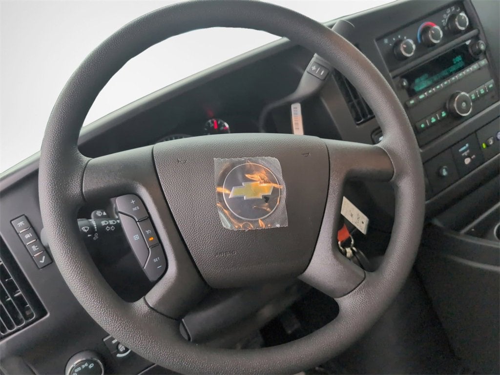 2025 Chevrolet Express Cutaway 3500 1WT