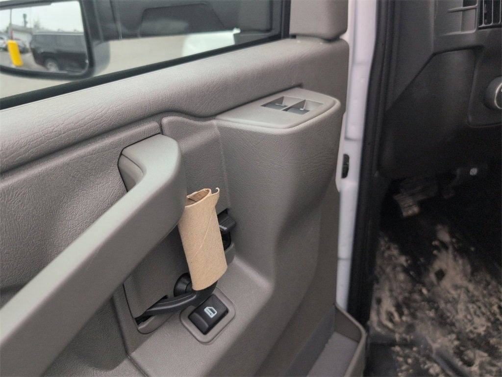 2025 Chevrolet Express Cutaway 3500 1WT