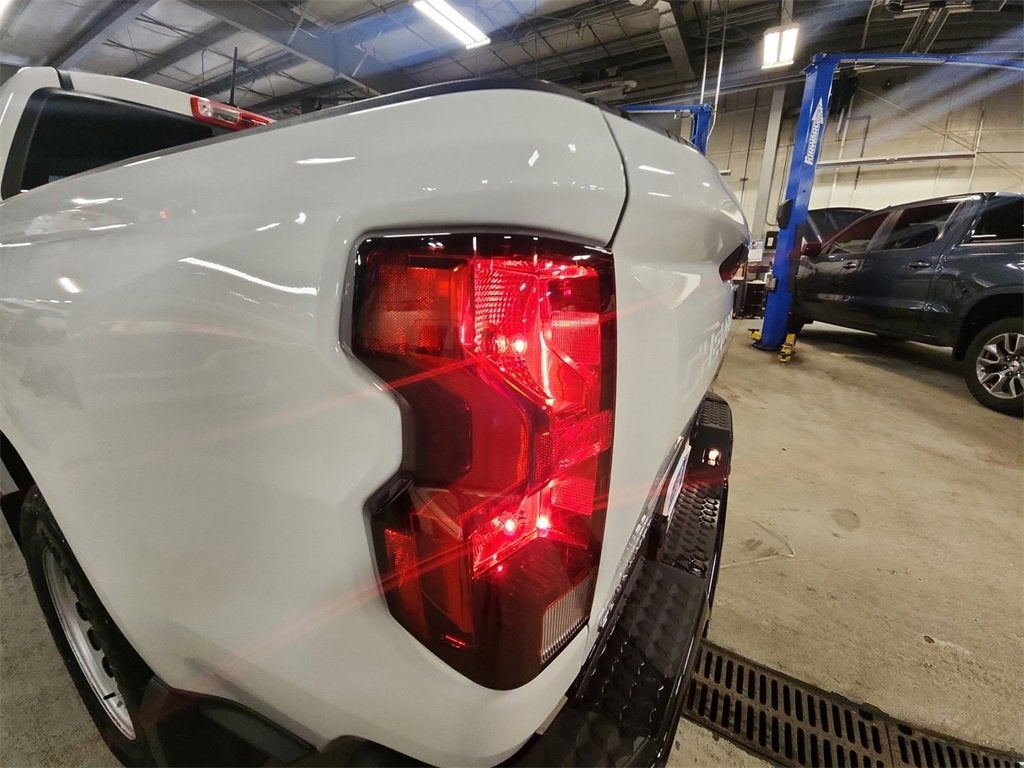 2025 Chevrolet Colorado WT/LT