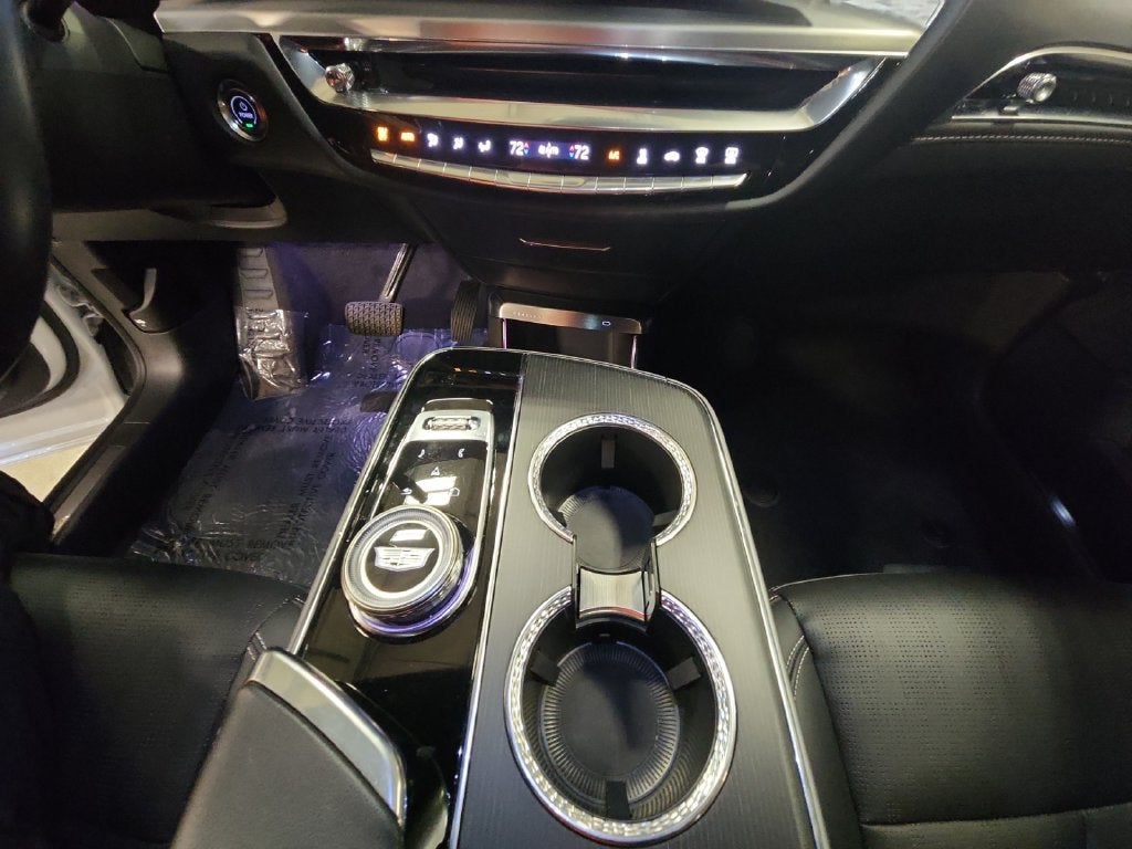 2024 Cadillac LYRIQ Luxury 2