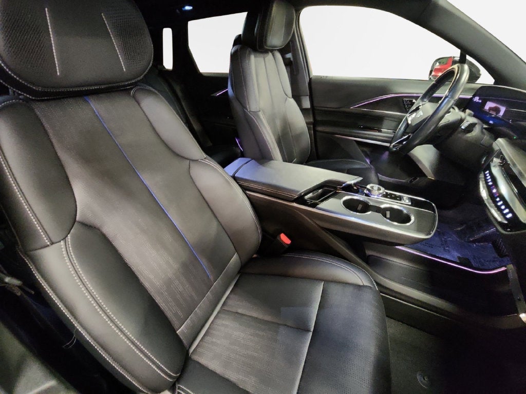 2024 Cadillac LYRIQ Luxury 2