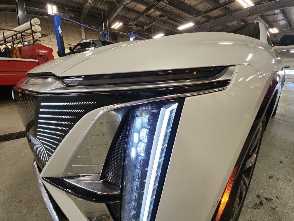 2024 Cadillac LYRIQ Luxury 2