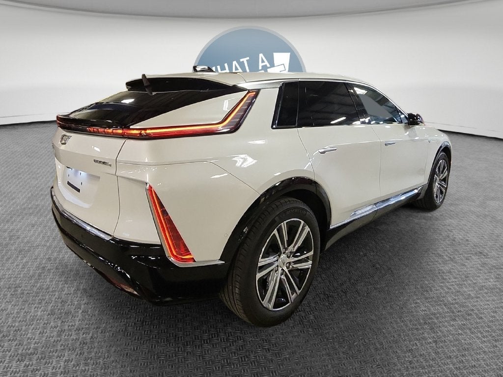 2024 Cadillac LYRIQ Luxury 2