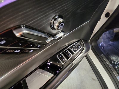 2024 Cadillac LYRIQ Luxury 2