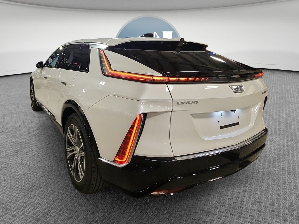2024 Cadillac LYRIQ Luxury 2