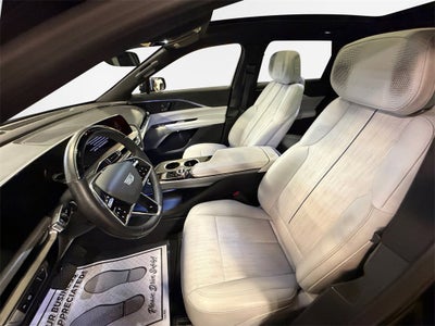 2024 Cadillac LYRIQ Luxury 2