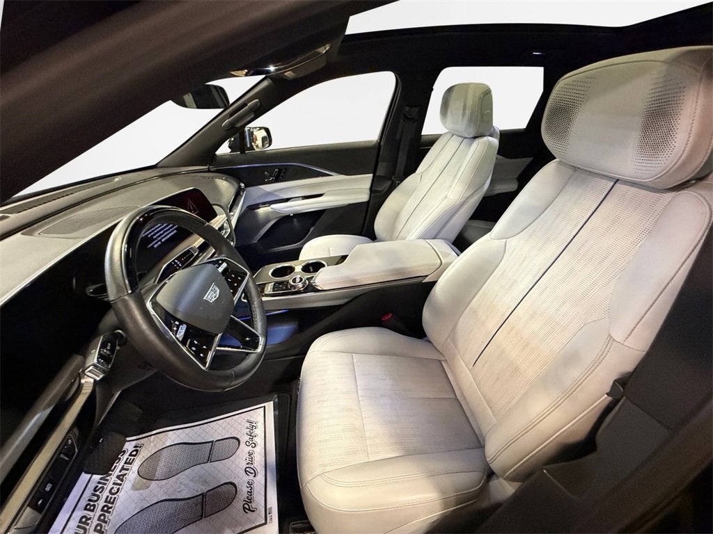 2024 Cadillac LYRIQ Luxury 2