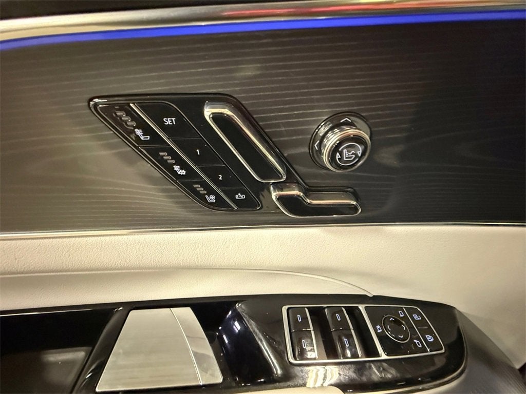 2024 Cadillac LYRIQ Luxury 2