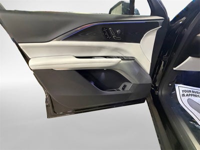 2024 Cadillac LYRIQ Luxury 2