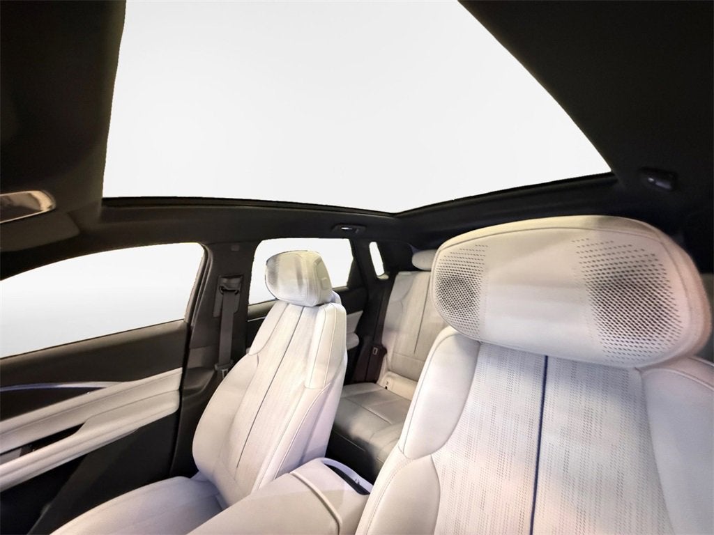 2024 Cadillac LYRIQ Luxury 2