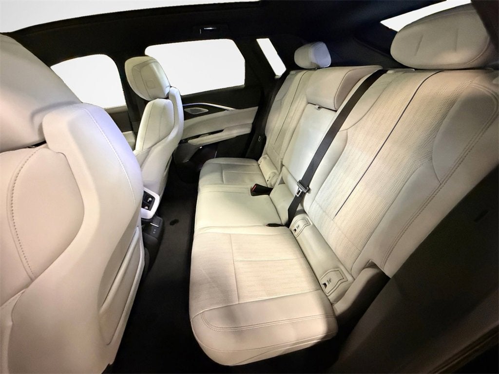 2024 Cadillac LYRIQ Luxury 2