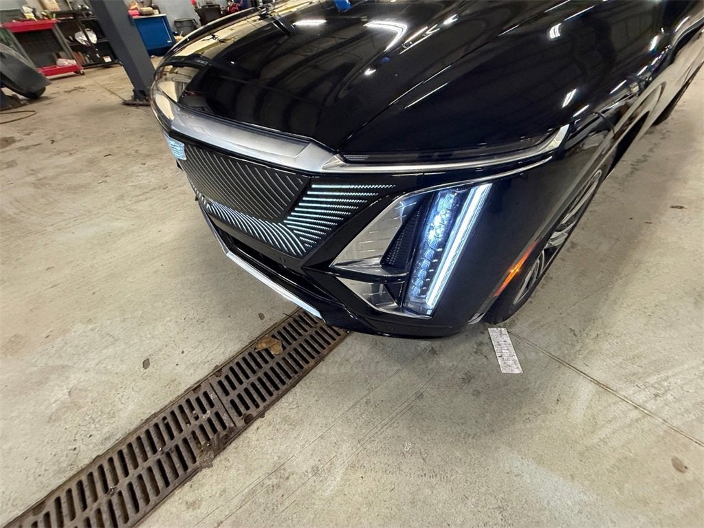 2024 Cadillac LYRIQ Luxury 2