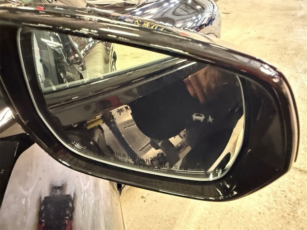 2024 Cadillac LYRIQ Luxury 2