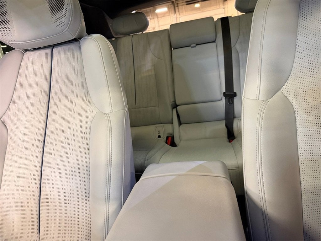 2024 Cadillac LYRIQ Luxury 2