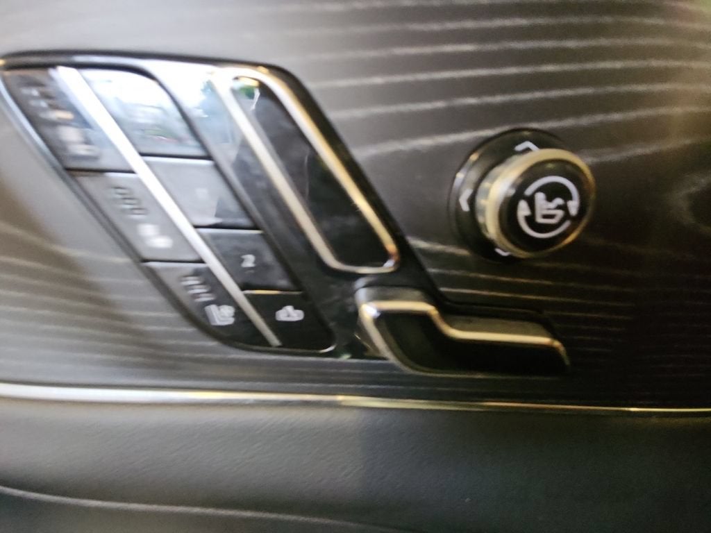 2024 Cadillac LYRIQ Luxury 3