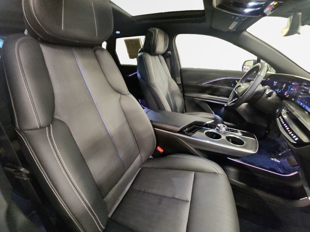 2024 Cadillac LYRIQ Luxury 3