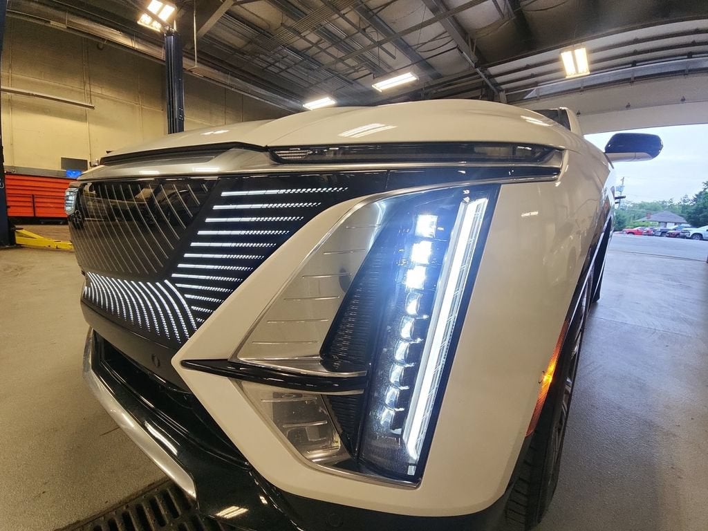 2024 Cadillac LYRIQ Luxury 3