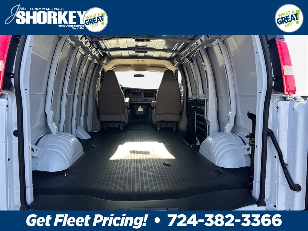 2025 Chevrolet Express Cargo 3500 WT