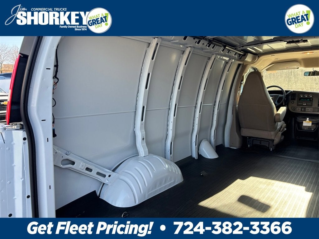 2025 Chevrolet Express Cargo 3500 WT