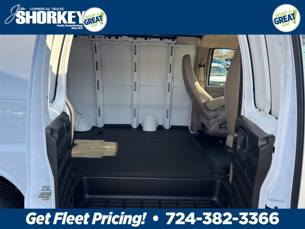 2025 Chevrolet Express Cargo 3500 WT