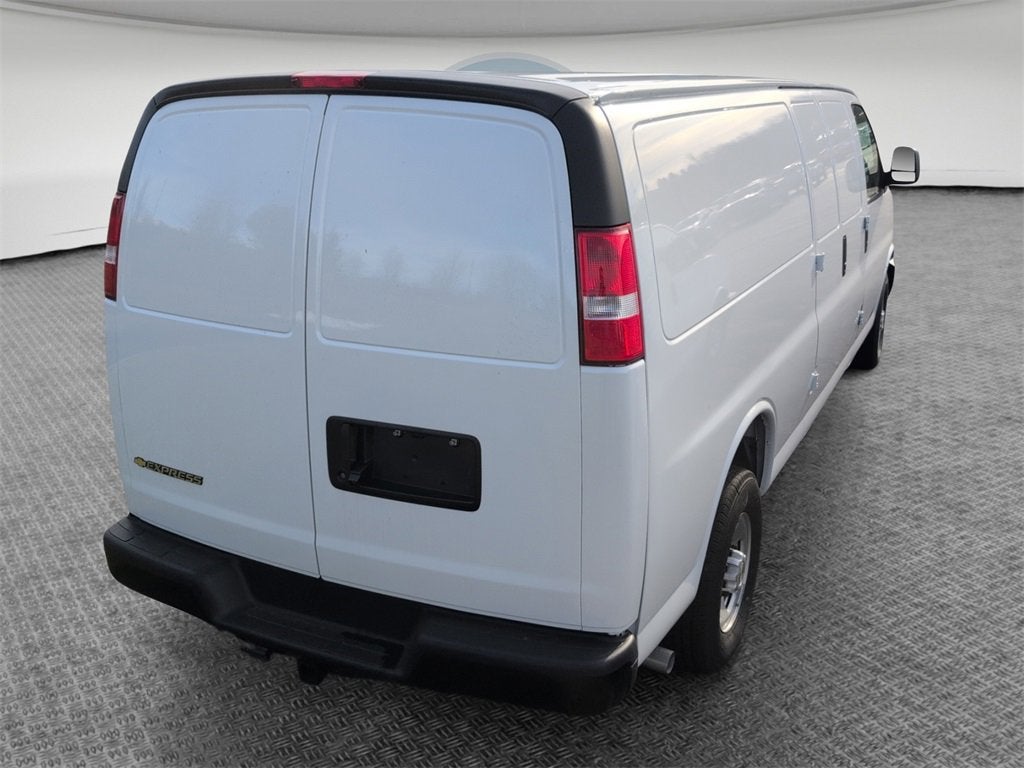 2025 Chevrolet Express Cargo 3500 WT