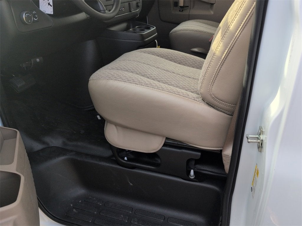 2025 Chevrolet Express Cargo 3500 WT