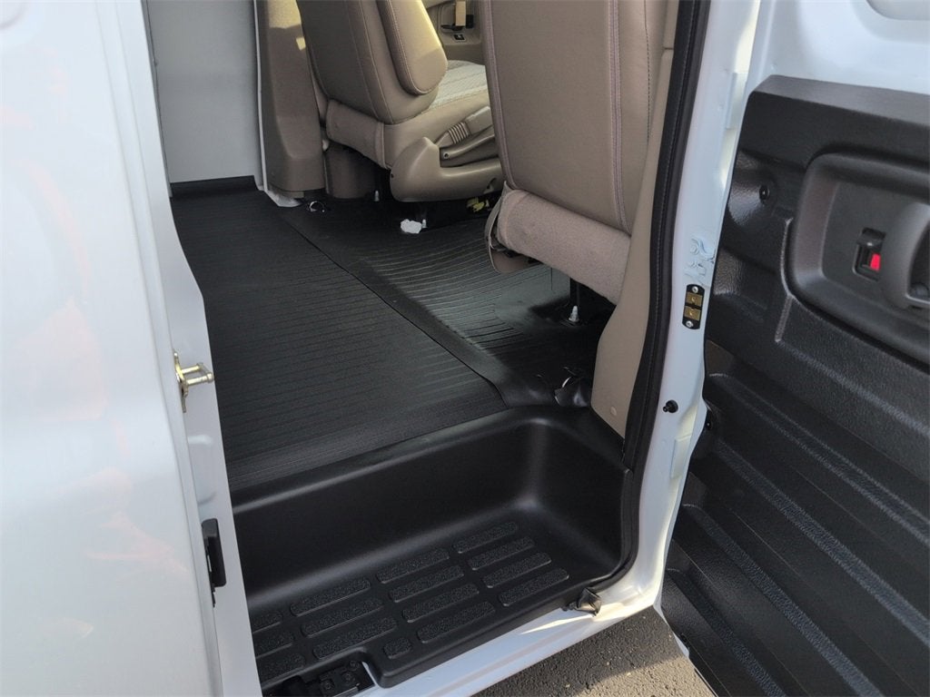 2025 Chevrolet Express Cargo 3500 WT