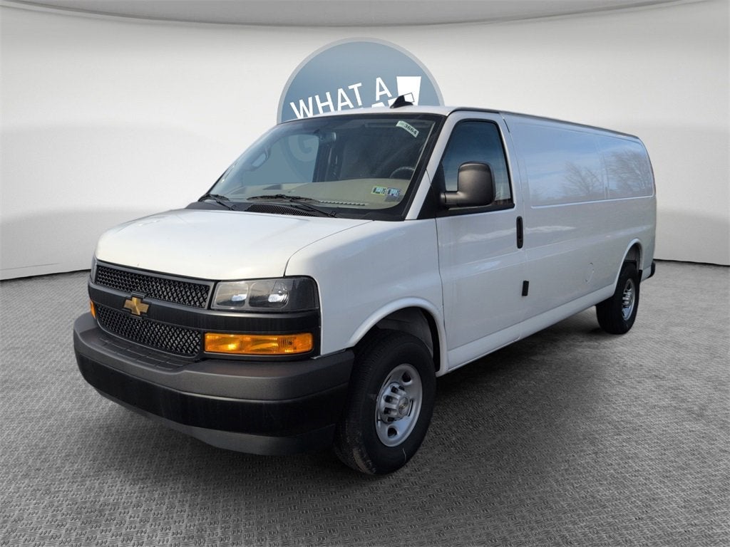 2025 Chevrolet Express Cargo 3500 WT