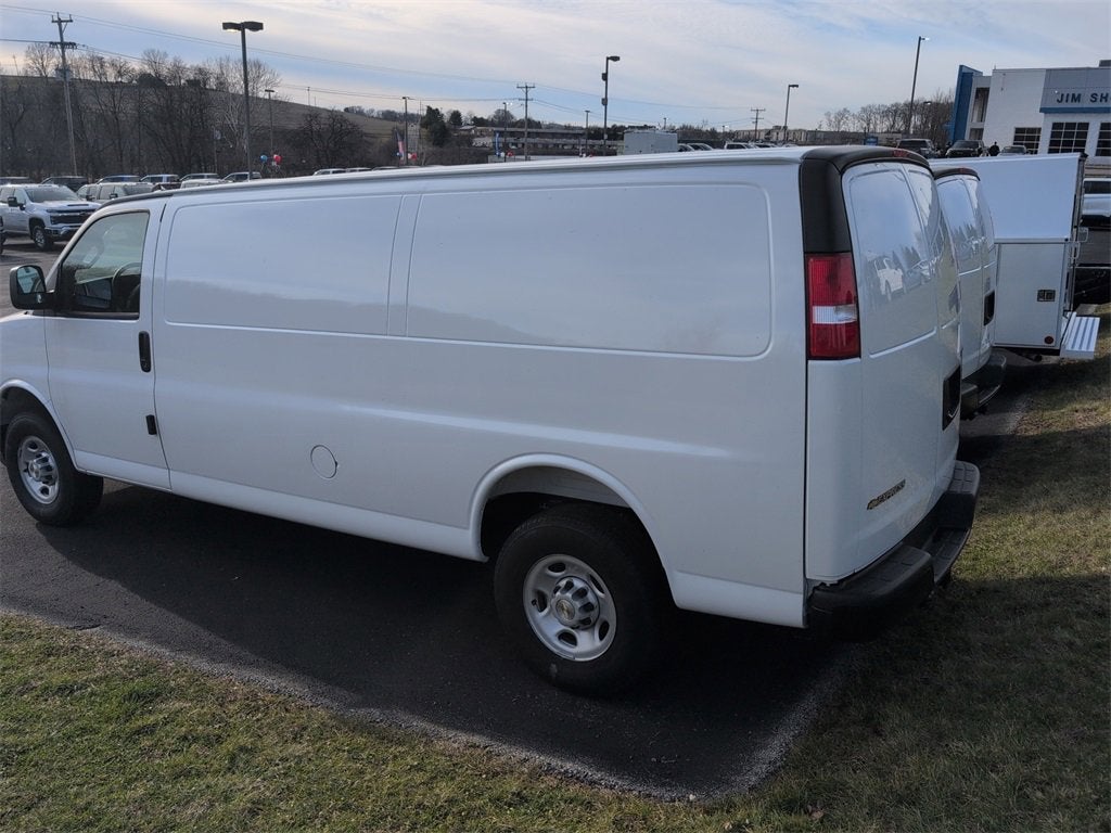 2025 Chevrolet Express Cargo 3500 WT