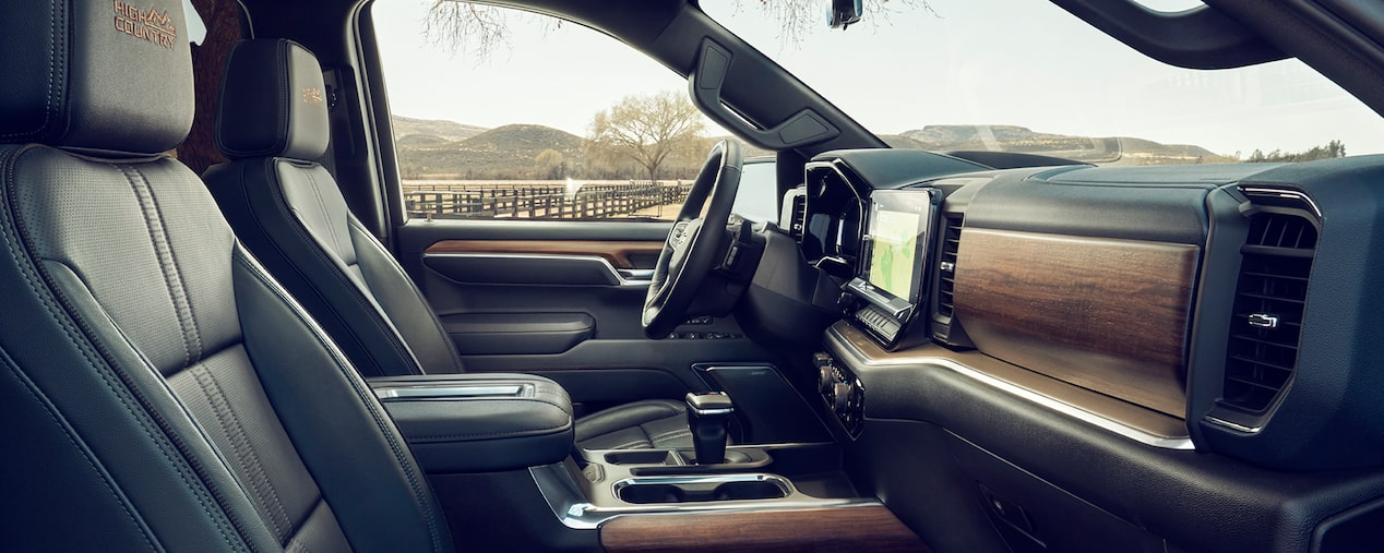 Interior of the 2022 Silverado 1500